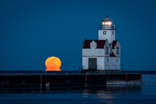 Full Moon, Fullmoon, Lighthouse, Lake Michigan, Kewaunee, Wisconsin