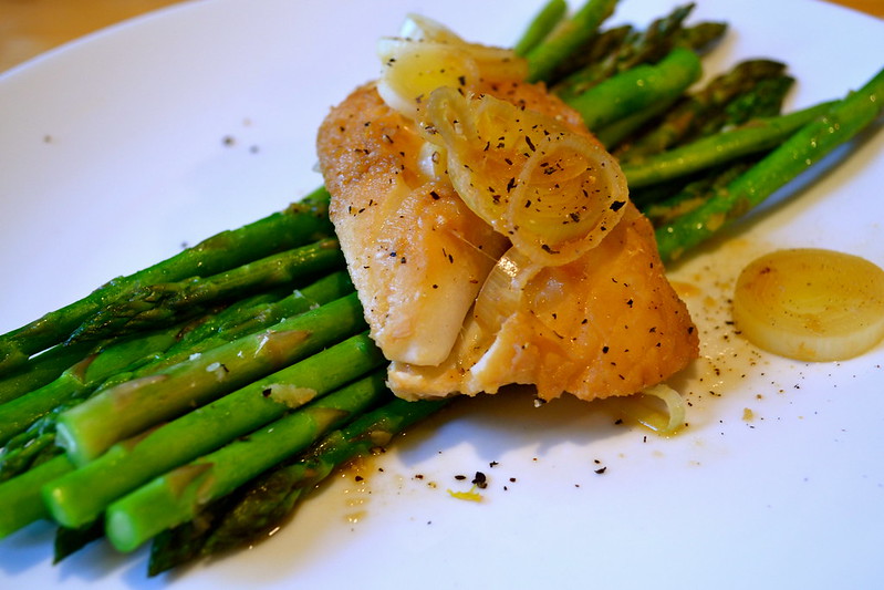 ginger steamed cod with asparagus | things i made today
