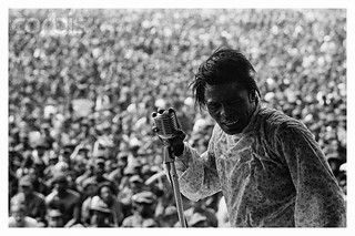 james+brown+performs+for+american+soldiers+in+vietnam+1968+christian-simonpietri