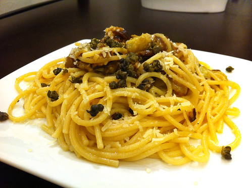 Spaghetti with eggplant and capers
