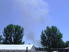 Füst - valahonnan a reptér épületein túlról
