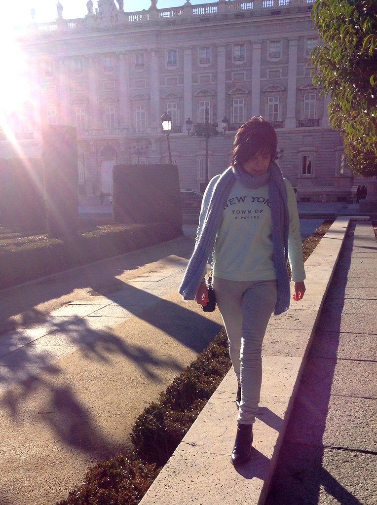 Palacio Real, Plaza de Oriente, Madrid, España: Outfit of the day - Zara