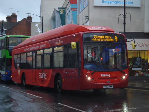 Reading Buses 415 on Route 9, Reading St Mary's Butts