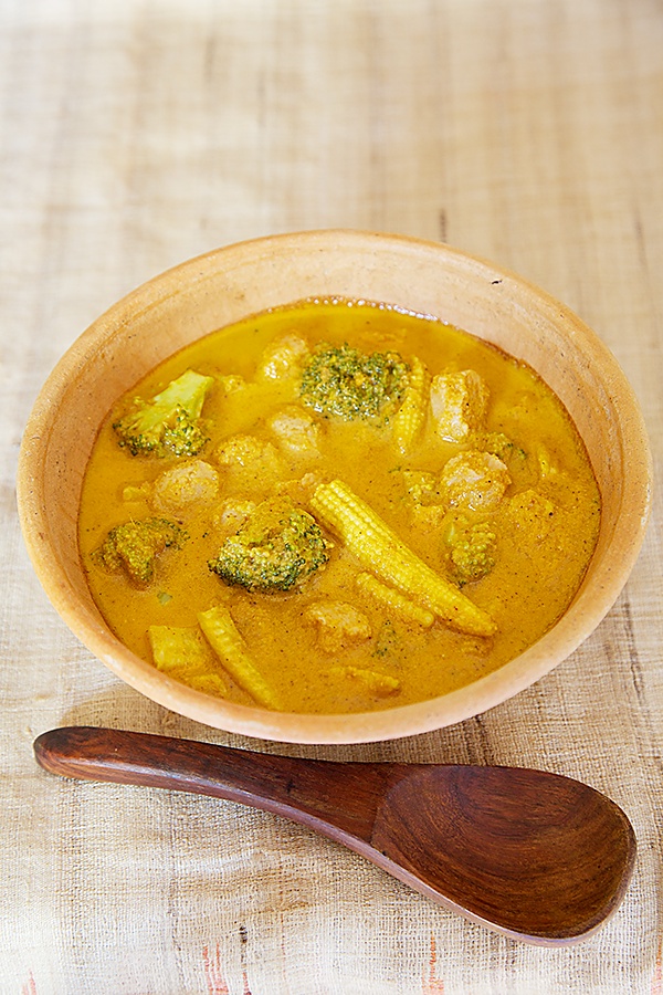 Babycorn, Broccoli and Soya Chunk Curry