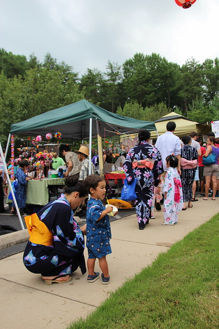 A lot of people were dressed in yukatas and jinbeis, the Japanese festival garb.