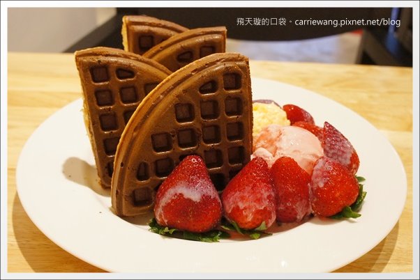 【台中下午茶】COMOC Square & Cafe。賣相很好的鬆餅，夏天 ...