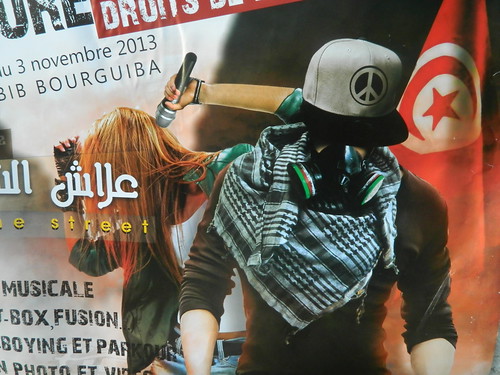 Manifesti nelle strade di Tunisi