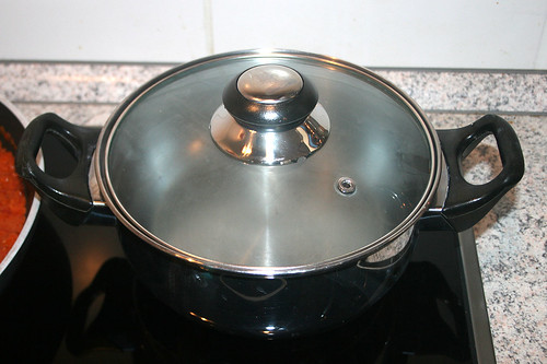 26 - Topf mit Wasser aufsetzen / Bring pot with water to cook