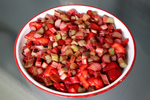 strawberry-rhubarb-crumble