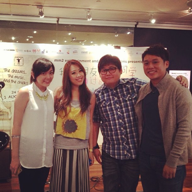 With '小胖' and Xiaoting and Darryl from Replugged Music School. #replugged #that girl in pinafold #esplanade #xinyao
