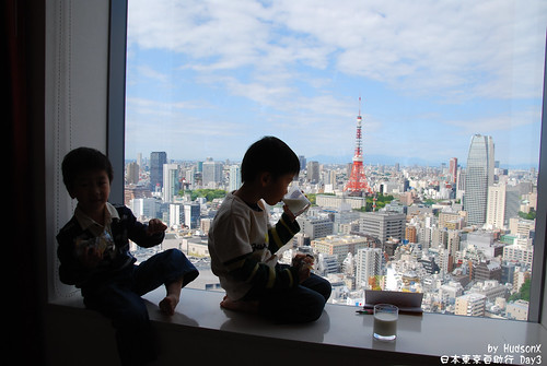 看著東京鐵塔吃早餐(2)