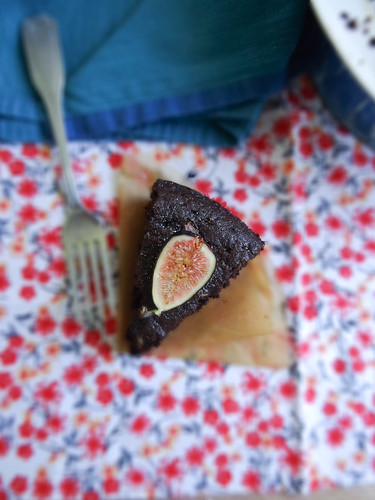 coconut molasses cake // fresh figs