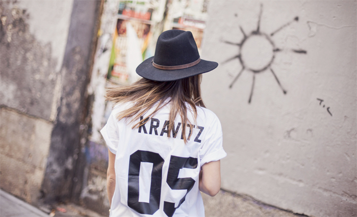 street style barbara crespo fashion blogger eleven paris kravitz tshirt hat sheinside coat outfit