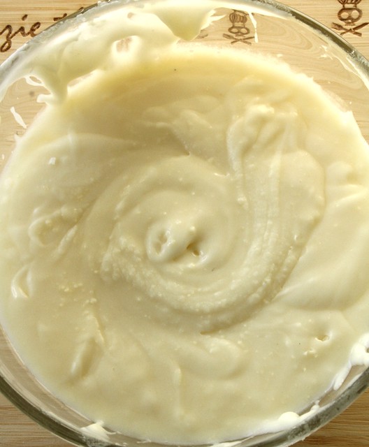 Sour Cream Vanilla Frosting Recipe