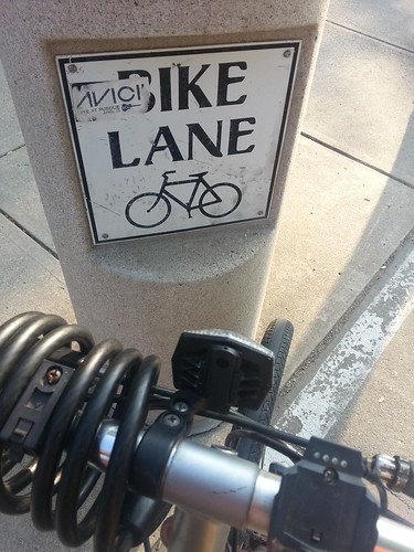 Bike lane sign with the letter B hidden