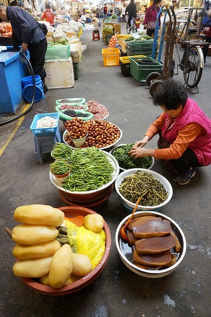 Gwangjang Traditional Market in Korea - rebeccasaw blog-032