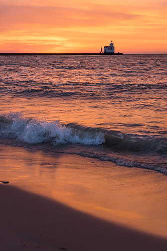 Kewaunee, Beach, Waves, Lake Michigan, Lighthouse, Sunrise