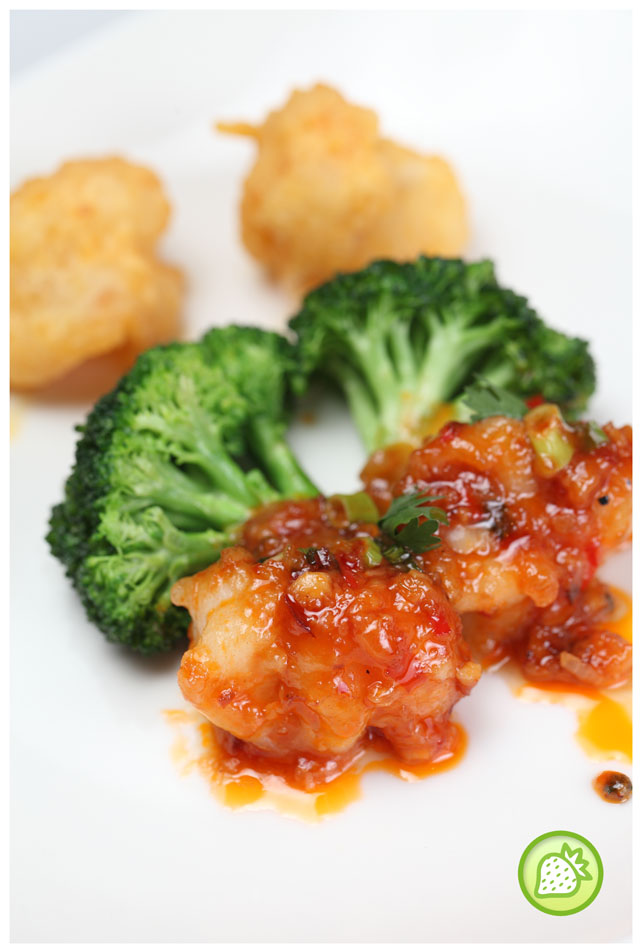 Deep fried prawns with salted egg yolk and vegetable