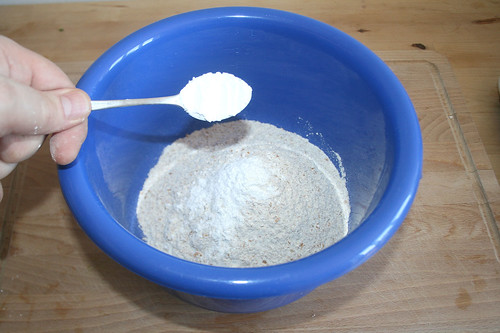 19 - Backpulver addieren / Add baking powder