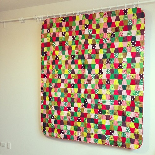 red green and brown tumbler quilt