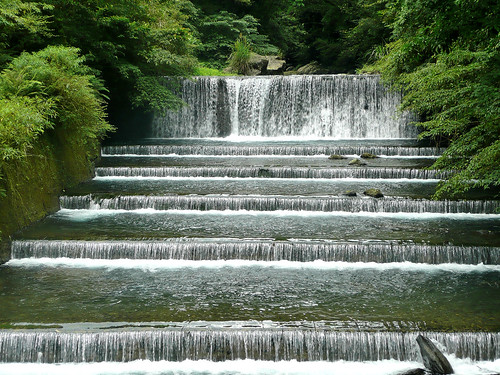 Terraced Falls on the Tonghou River (桶后溪)