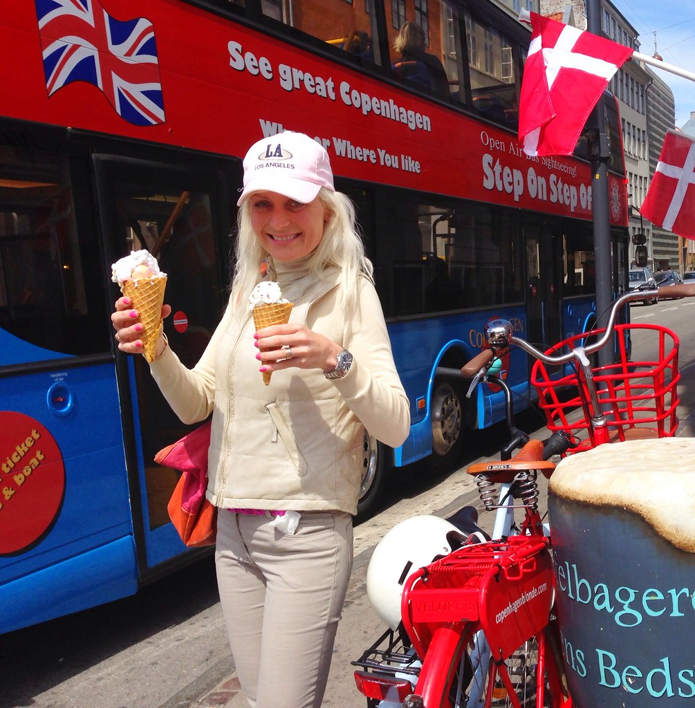Ice cream & happiness in Nyhavn