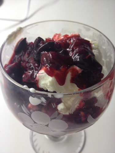 Frozen sour cream with berries by Bombay Foodie