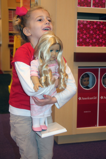 Shop_Running-around-with-doll-model