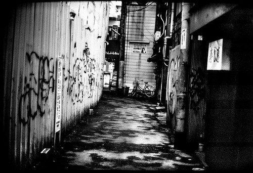 Off-Street "Osaka-Japan" by 濱田 晃弘 (Akihiro Hamada)