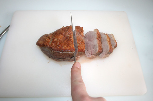 48 - Entenbrust in Scheiben schneiden / Cut duck breast in slices