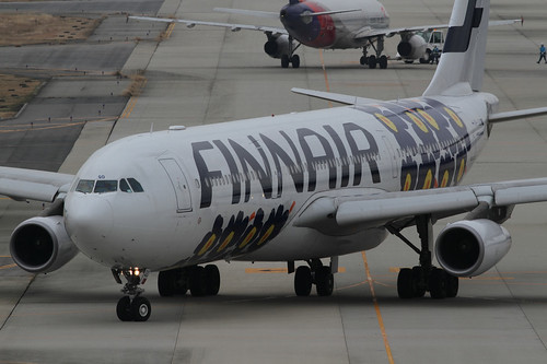 Finnair OH-LQD "Marimekko Unikko"