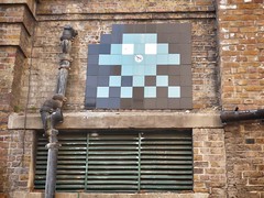 Space Invader in London - LDN_106 (2011-04)