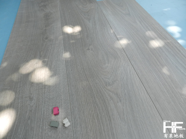 egger 超耐磨木地板 MG 4417 淺灰木地板 木地板推薦 木地板品牌 台北超耐磨木地板  (5)