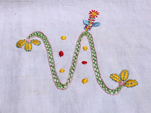 Reproduction of old embroidery from Paredes de Coura