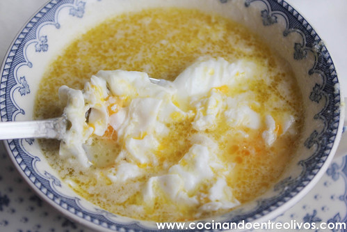 Huevo en gazpachuelo www.cocinandoentreolivos (14)