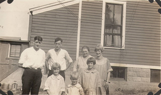 21 Labor Day 1923 backyard