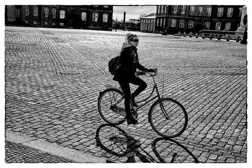 fiets op plein by hans van egdom