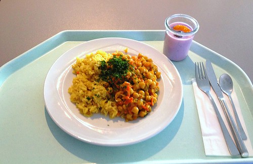 Kichererbsencurry mit Curryreis / Chickpea curry with curry rice