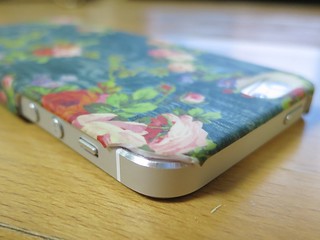 HallmarkのiPhone5のケース Nostalgic Floral