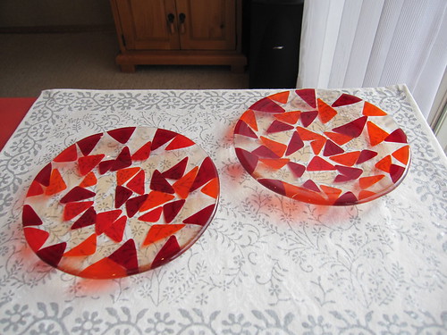 赤い三角チップのお皿　2014.2.27 by Poran111