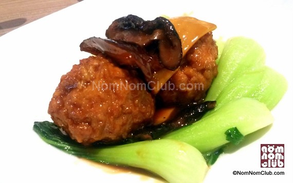 Lion's Head - braised minced pork & mushroom with cabbage (Php 358)