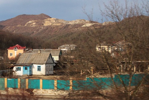 Speeding past the Russian village of Кирпичное (Kirpichniy)