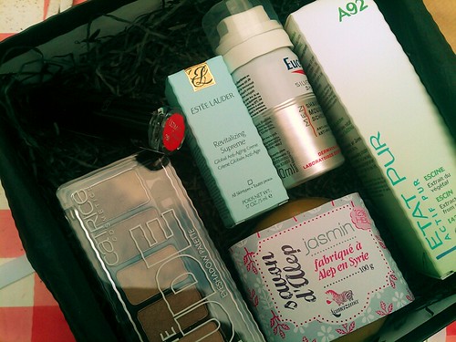Een doos vol productjes. Want ik ben een beautyqueen, ikke. #deauty