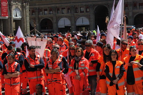 Il corteo dei volontari Anpas a Bologna