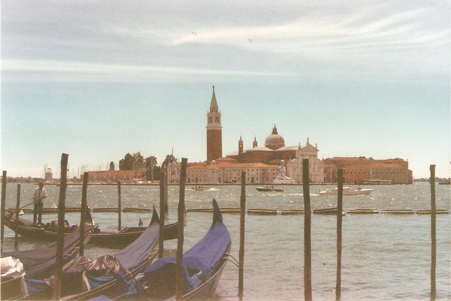 Buca a Venezia con una Mostra in mezzo al mare