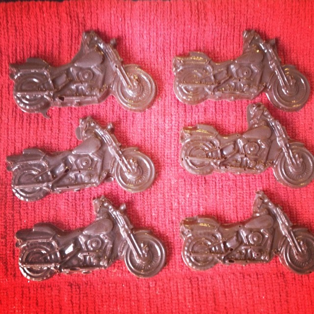 Remember how I was looking for (& couldn't find) motorcycle cupcake toppers? My solution: make my own! With good dark chocolate. #yearofmaking 44/365 #vegan