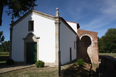 Igreja e vestígios do mosteiro de São Salvador em Castro de Avelãs, Bragança
