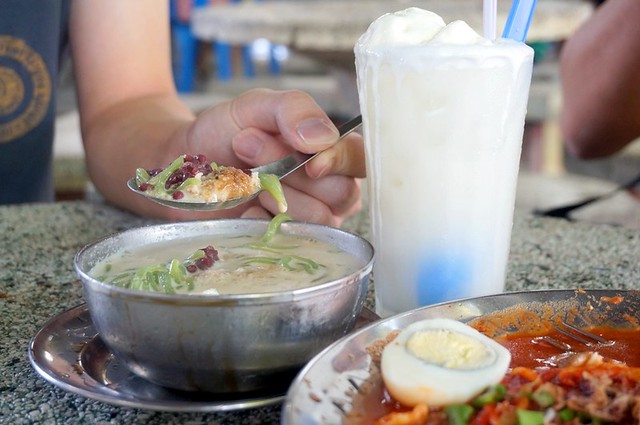 Mee Sotong Penang & Coconut Shake - (Halal) at Padang Kota (Esplanade) -011