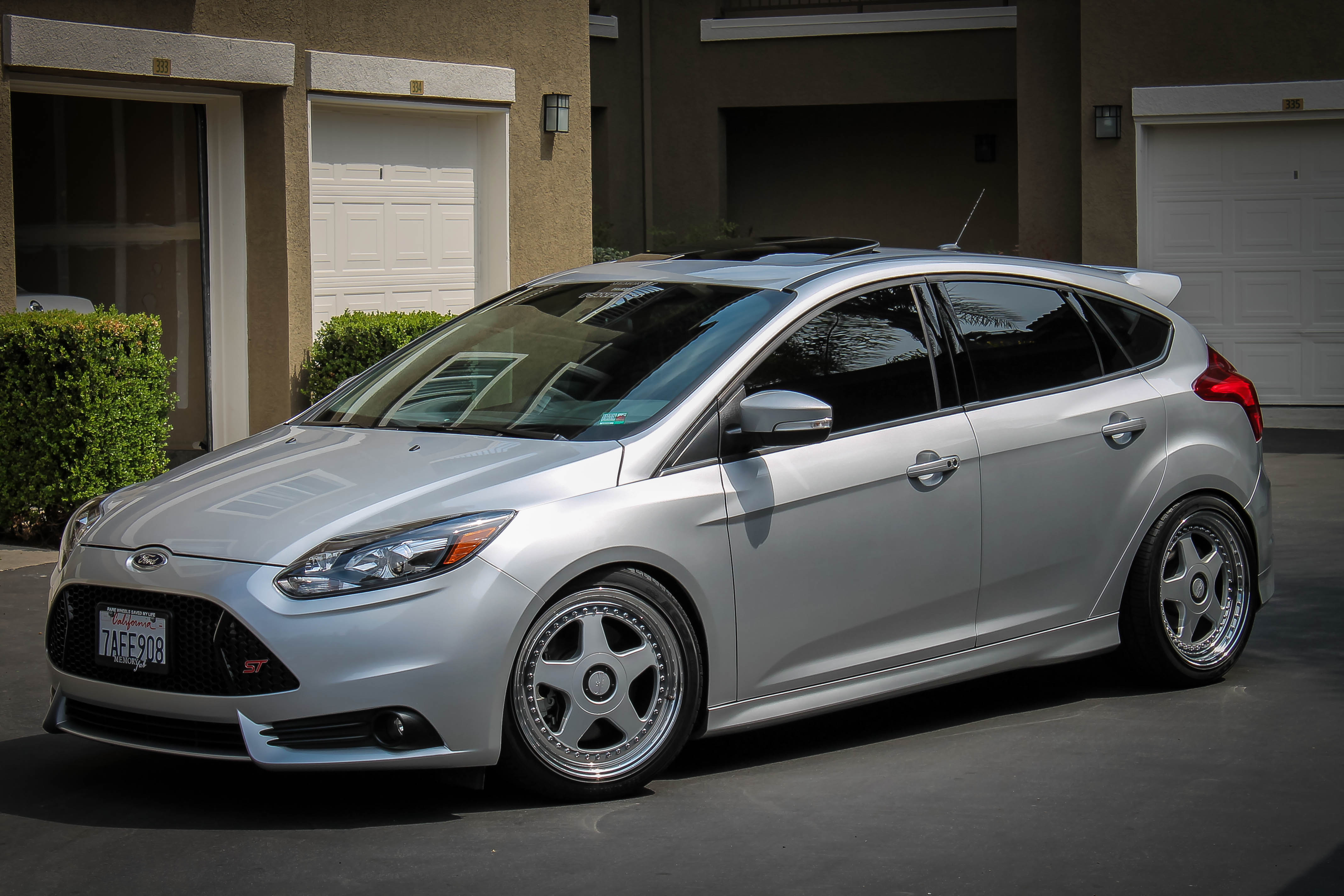 Ford Focus ST mk3 tuning blue and gray rims  Ford focus hatchback, Ford  focus st, Ford focus
