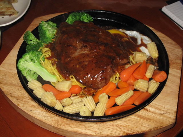 Taiwanese style steak with black pepper sauce - é»‘èƒ¡æ¤’éµæ¿ç‰›æŽ’
